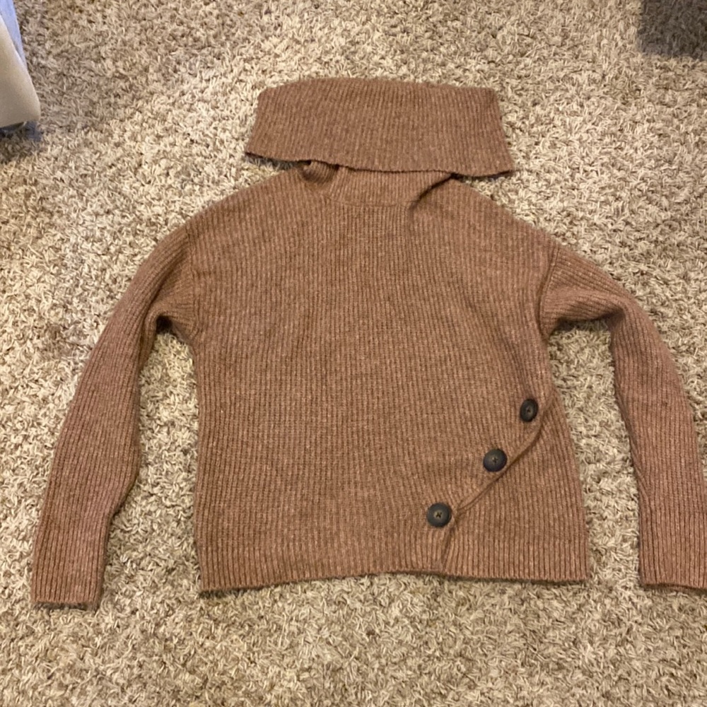 Turtle neck sweatshirt